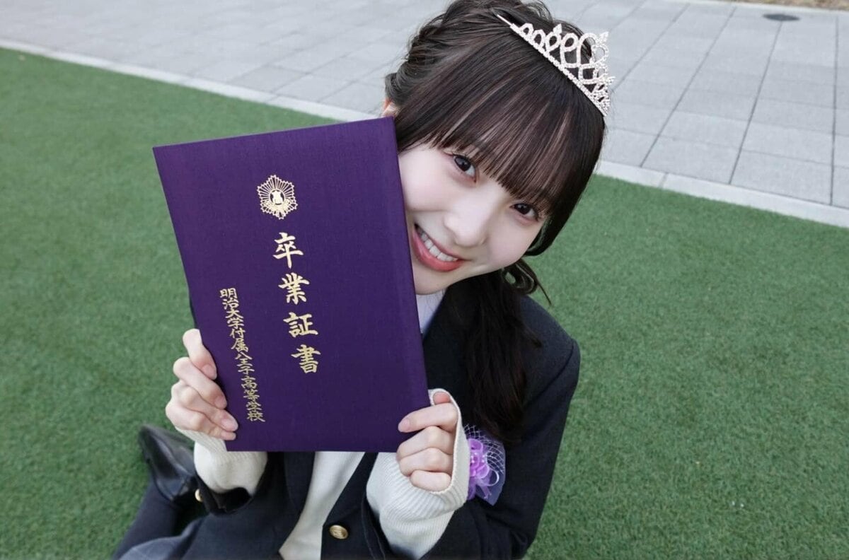 【 本田紗来 】 明治大学付属八王子高校卒業を報告 「あっという間の3年間 本当に毎日が楽しくて 学校に行くのが大好きでした」 姉2人も祝福