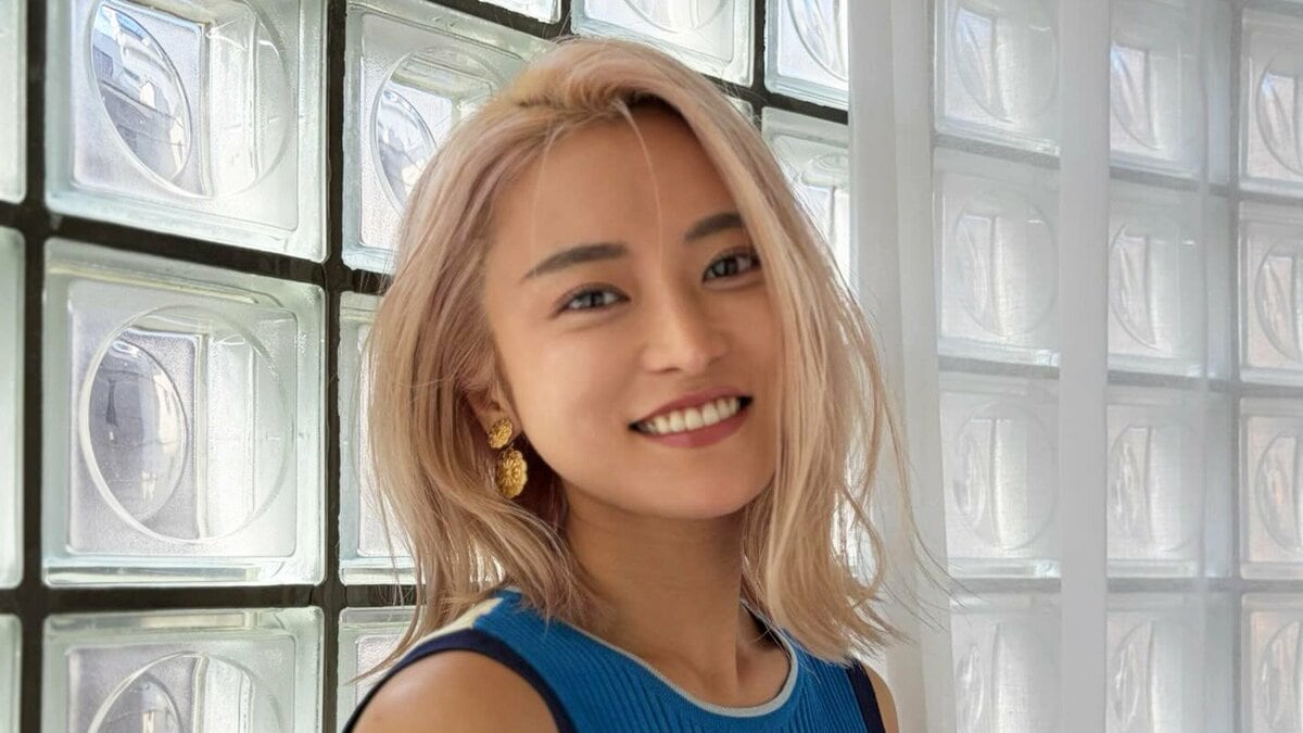 【 小島瑠璃子 】　金髪から〝さくら色〟にヘアチェンジ　「もうすぐ新生活！軽やかにしなやかに張り切っていきましょうー」　想い綴る