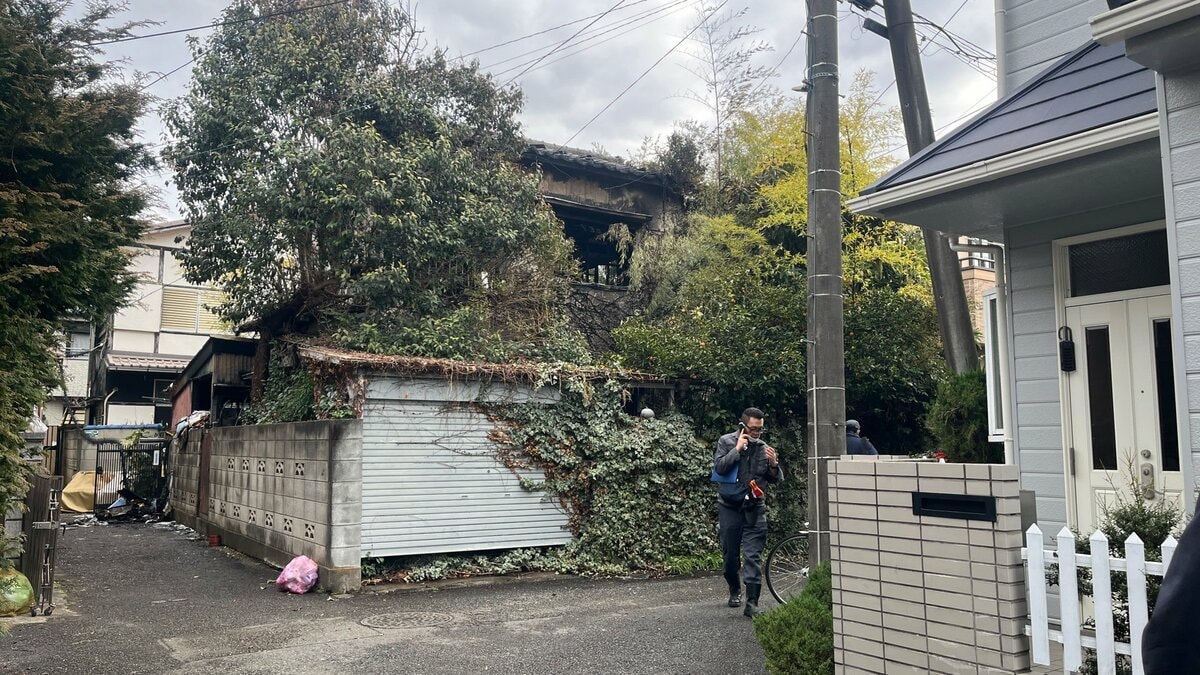 東京・府中市で住宅火災　男性1人死亡　この家に住むとみられる50代後半の男性と連絡取れず