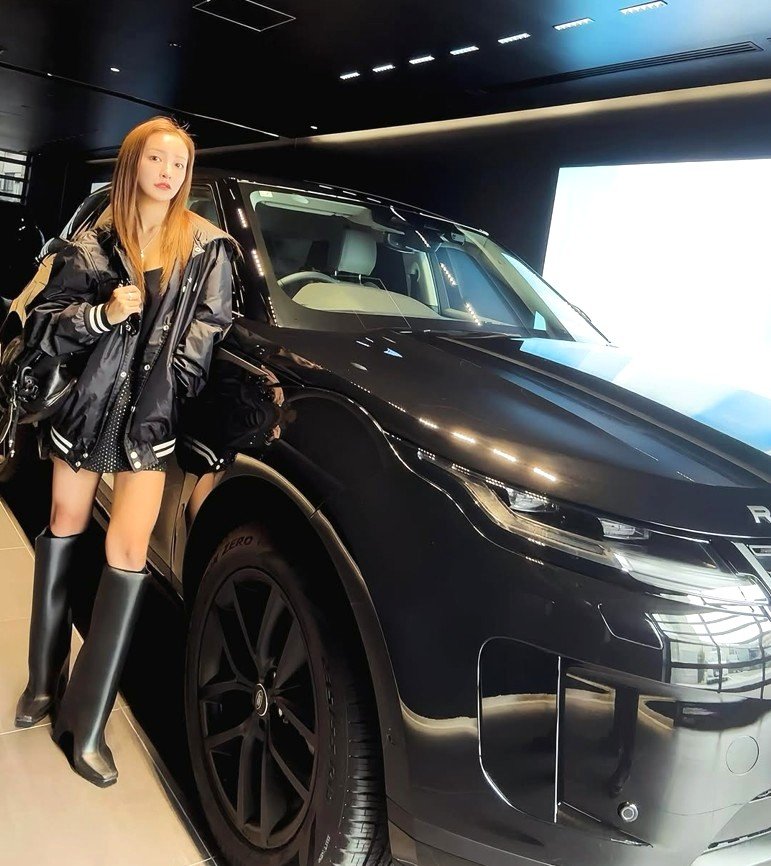 【 板野友美 】 新車「レンジローバー・イヴォーク」購入 徹底した〝土禁〟&〝こだわりルーティーン〟炸裂 「我ながら、友美めんどくさw」