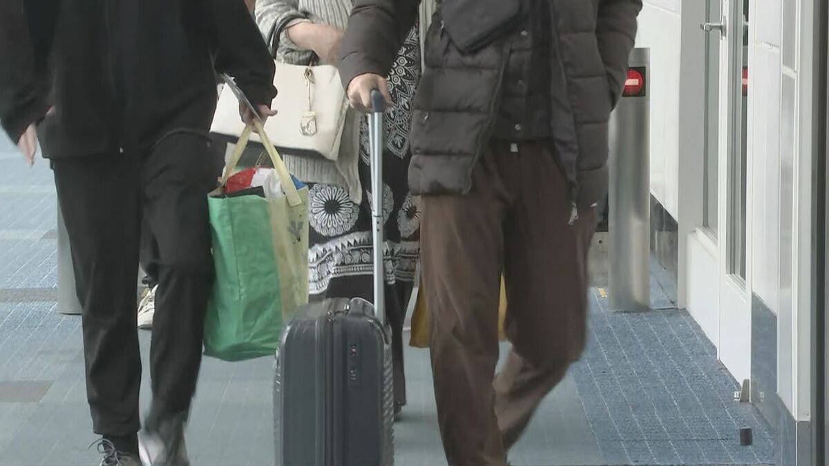 中東から退避の邦人乗せたチャーター機　第5便が到着　日本人とその家族42人と韓国人4人も搭乗