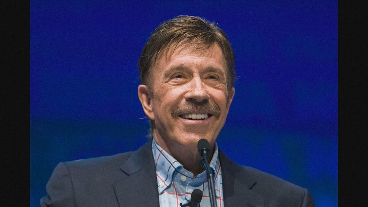 米俳優チャック・ノリスさん死去 「炎のテキサス・レンジャー」「ドラゴンへの道」などで活躍