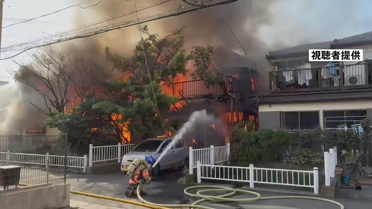 【速報】さいたま市の住宅で火事 周辺の住宅複数にも燃え移りか 火元の家に住む80代の女性と連絡取れておらず、警察が安否確認急ぐ