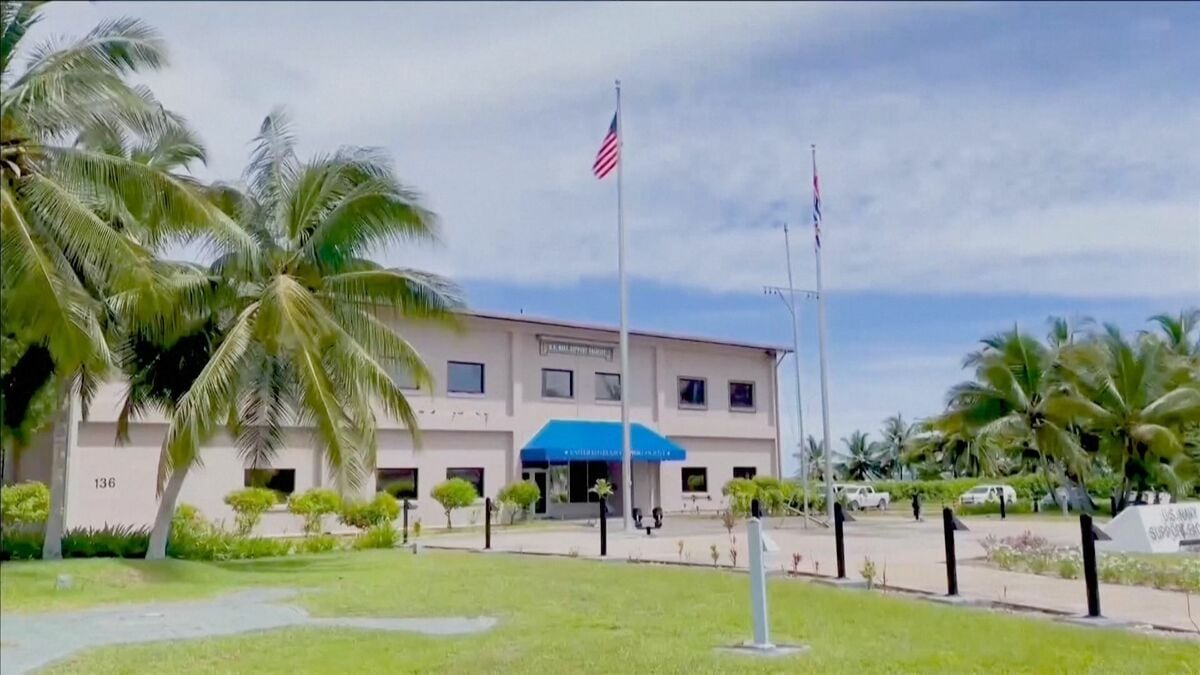 イランが約4000キロ離れたインド洋の英領ディエゴガルシア島の米英共同基地に中距離弾道ミサイル発射 ウォール・ストリート・ジャーナル