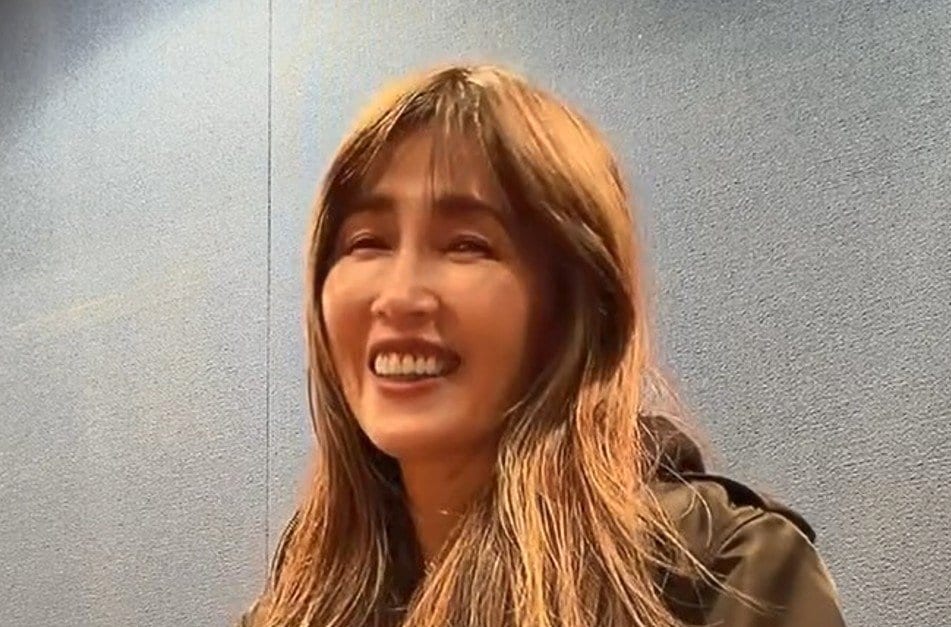 【 工藤静香 】 「いや〜　喉潰れる！」「4時間半ぶっ通りで歌い、ヘッドホンで耳が痛いって言う。笑笑笑笑」　ハードなレコーディングに　「久しぶりの200本ノック的な、、、」