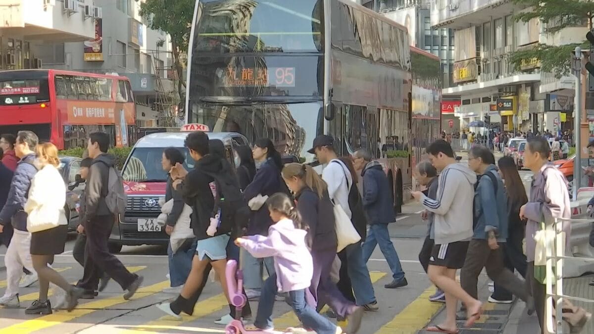 スマホなど電子機器のロック解除拒否で最大1年の拘禁刑 香港国安法の運用規則を改訂