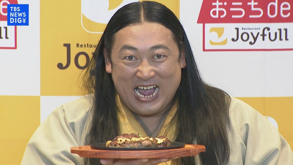 【ロバート秋山】ワールド全開の食リポ「最後は鉄板で焼かれたい」 俳人に扮しジョイフル社長に「公開媚び売り」