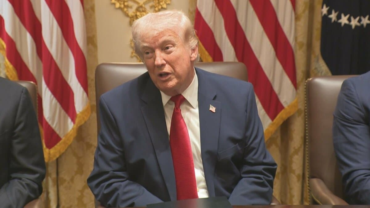 イランが石油タンカー10隻のホルムズ海峡の通過を認める トランプ大統領が「大きなプレゼント」と明かす 戦闘停止をめぐる協議を受けて