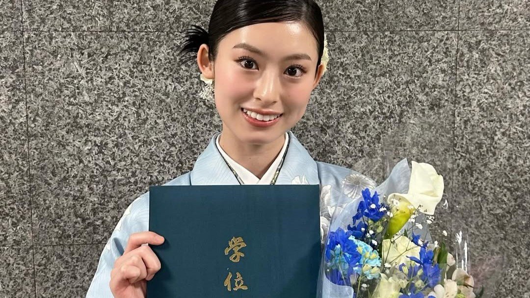 【 井本彩花 】〝最後の卒業式に参加できて良かった〟日大法学部を4年で卒業 袴姿で感謝の笑顔