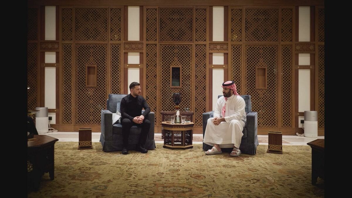 ゼレンスキー大統領　サウジアラビア訪問　防衛協定に署名