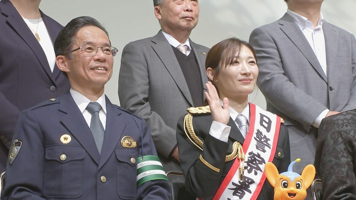 女優・武田梨奈さんが一日署長に　交通ルールの遵守を呼びかけ　春の交通安全運動を前に警視庁・麹町署