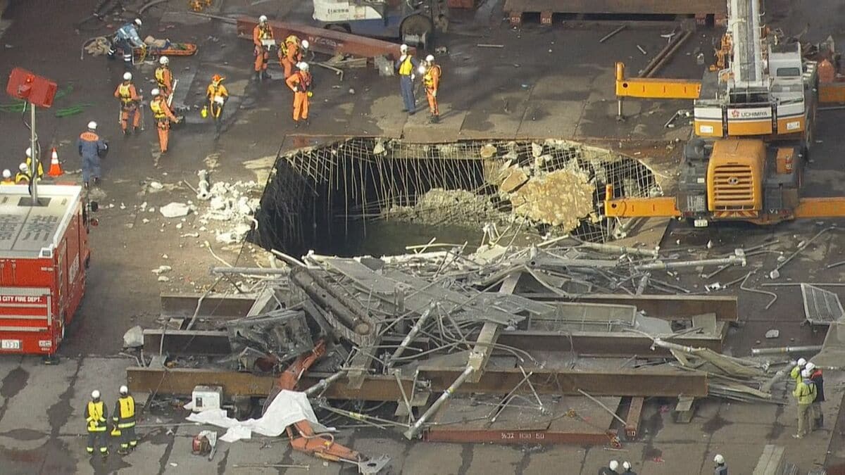JFEスチール工場で足場が崩れ作業員5人落下　4人搬送も2人の死亡確認　残る1人は見つかっておらず　重さ約500トンの「おもり」が鉄板突き破り海まで落下か