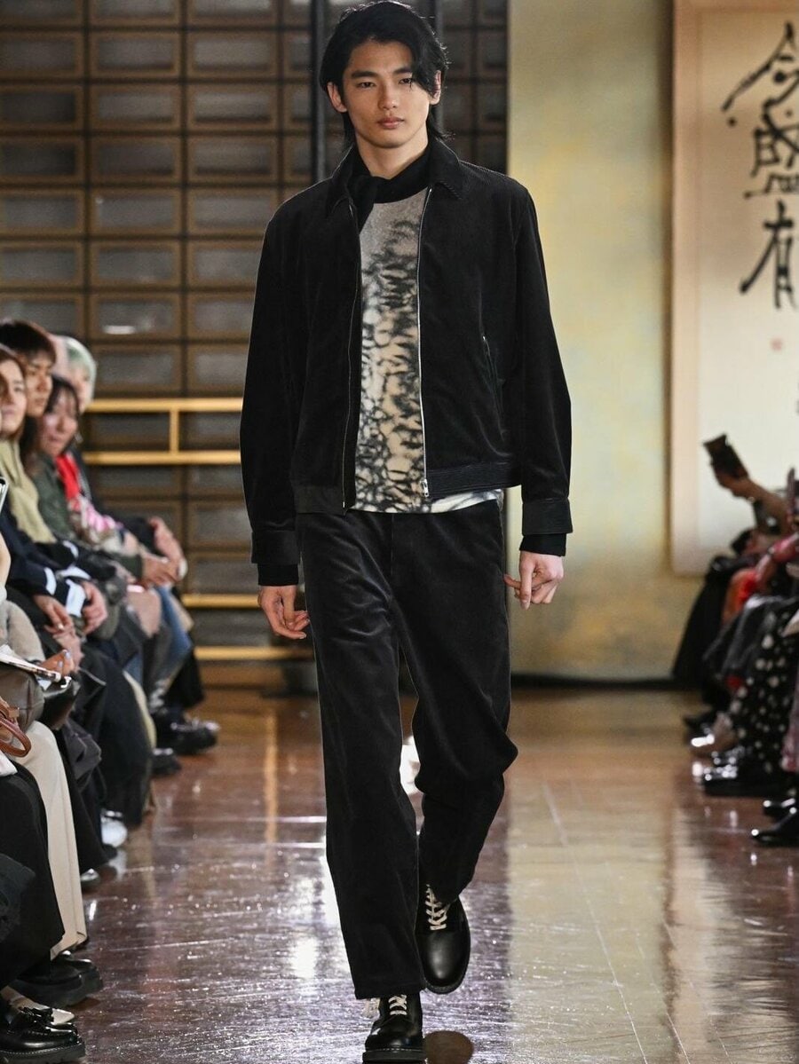 【 冨永愛さん息子・冨永章胤 】 ランウエイ姿に ファン反響 「すっごいカッコいい」「アッキー最高」