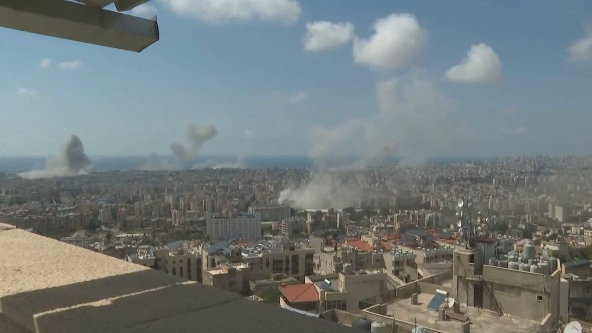 イスラエルがレバノンのヒズボラ拠点に最大規模攻撃　死傷者1400人超か