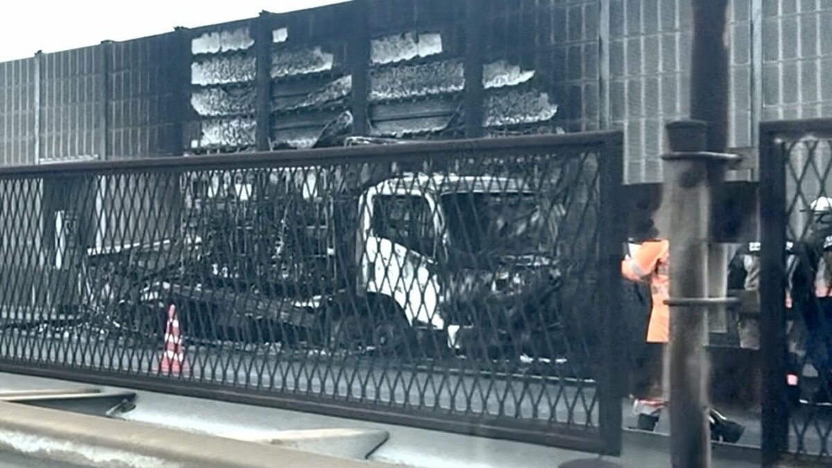 常磐自動車道でトラック1台全焼 けが人なし 埼玉・三郷市