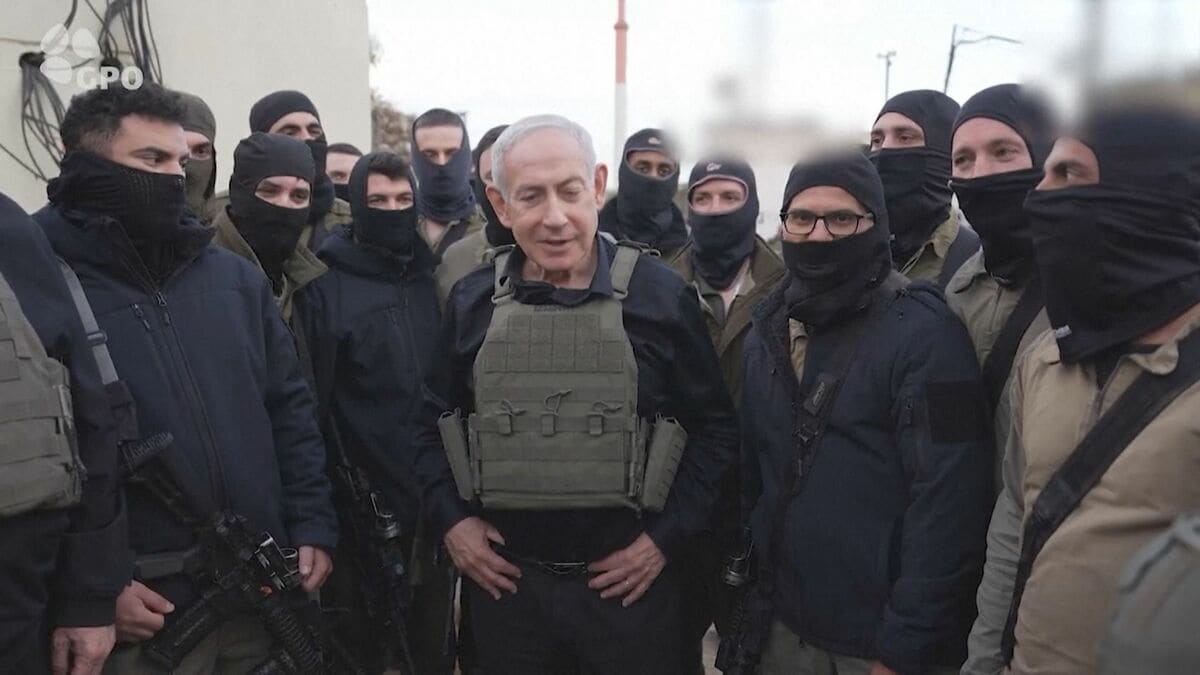 イスラエル首相 攻撃続けるレバノン南部を訪問 「まだやるべきことある」攻撃継続の意向示す