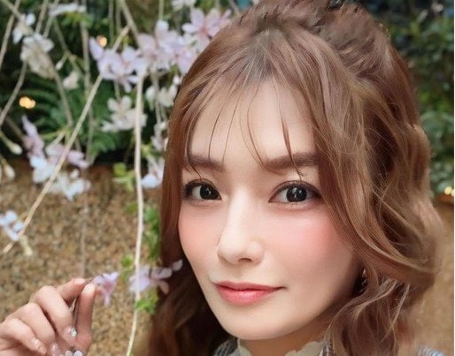 【 安西ひろこ 】 元カリスマギャルが 最新春コーデ投稿 変わらない美しさにファン反響 「本当にいつも綺麗」