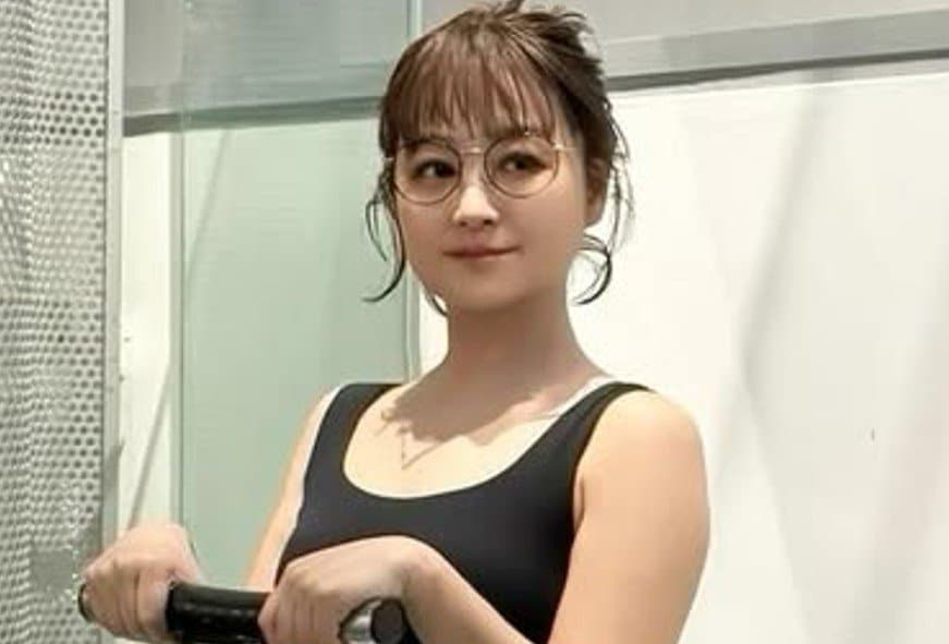 【 鈴木奈々 】 「久しぶりに体重計りました!」「52.4キロでしたー!身長は154センチです」 SNSで報告 「食べる事が大好きだから運動して体作りします」