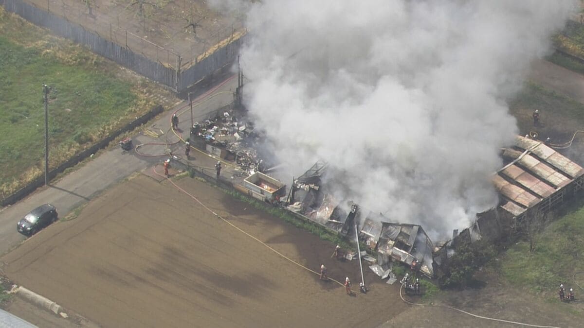 千葉・市川市の産業廃棄物を扱う会社敷地で火事 回収したごみから出火か…計3棟焼ける けが人は現時点で確認されず