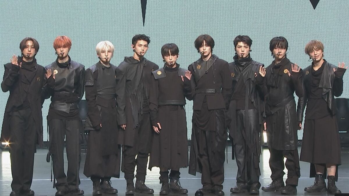 【 &TEAM 】　6カ月ぶりリリースに合わせ　EJ気合いの炎カラーヘア　制作合間にメンバー同士でサッカー練習