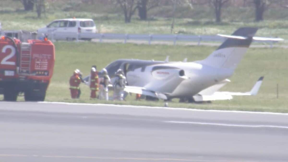 【速報】成田空港でプライベートジェットが風にあおられ滑走路を逸脱 けが人なし