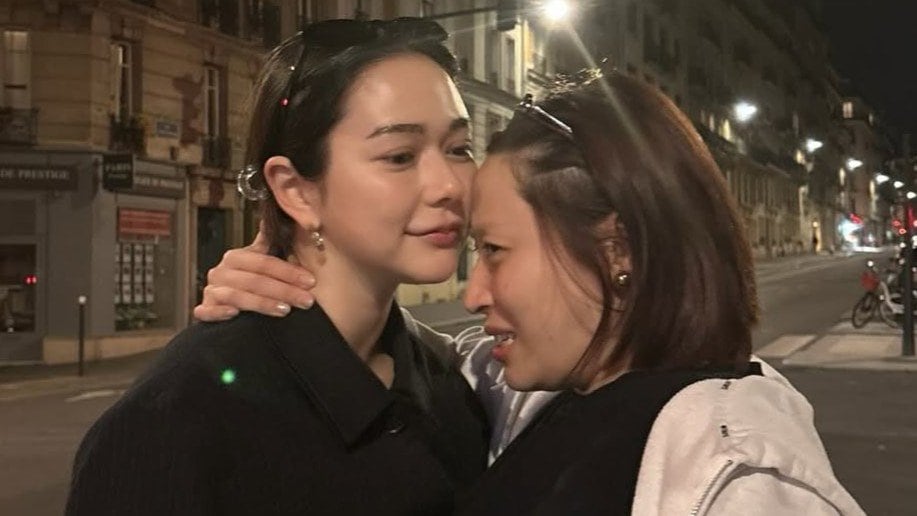 【 村重杏奈 】「フランスに丸山れいがいる！！じゃあもうここは渋谷じゃん！」偶然の出会いに仲良し2ショット