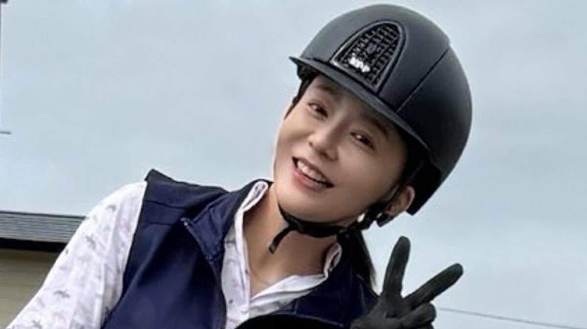 【 華原朋美 】「息子も乗るようになったので」親子で乗馬を楽しむ姿公開　「息子さんと乗馬お似合いです」など反響