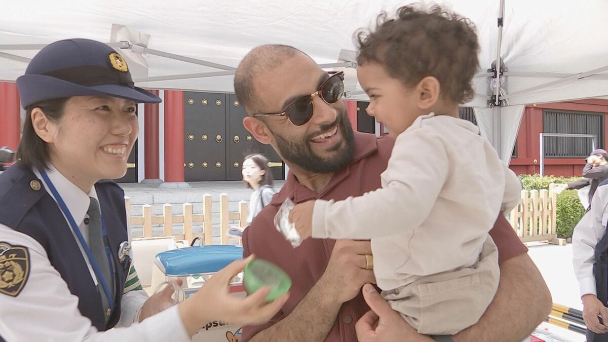 外国人観光客に交通ルール啓発　東京・浅草で警視庁がキャンペーン　車、公道カート、電動キックボード、自転車など注意点を説明