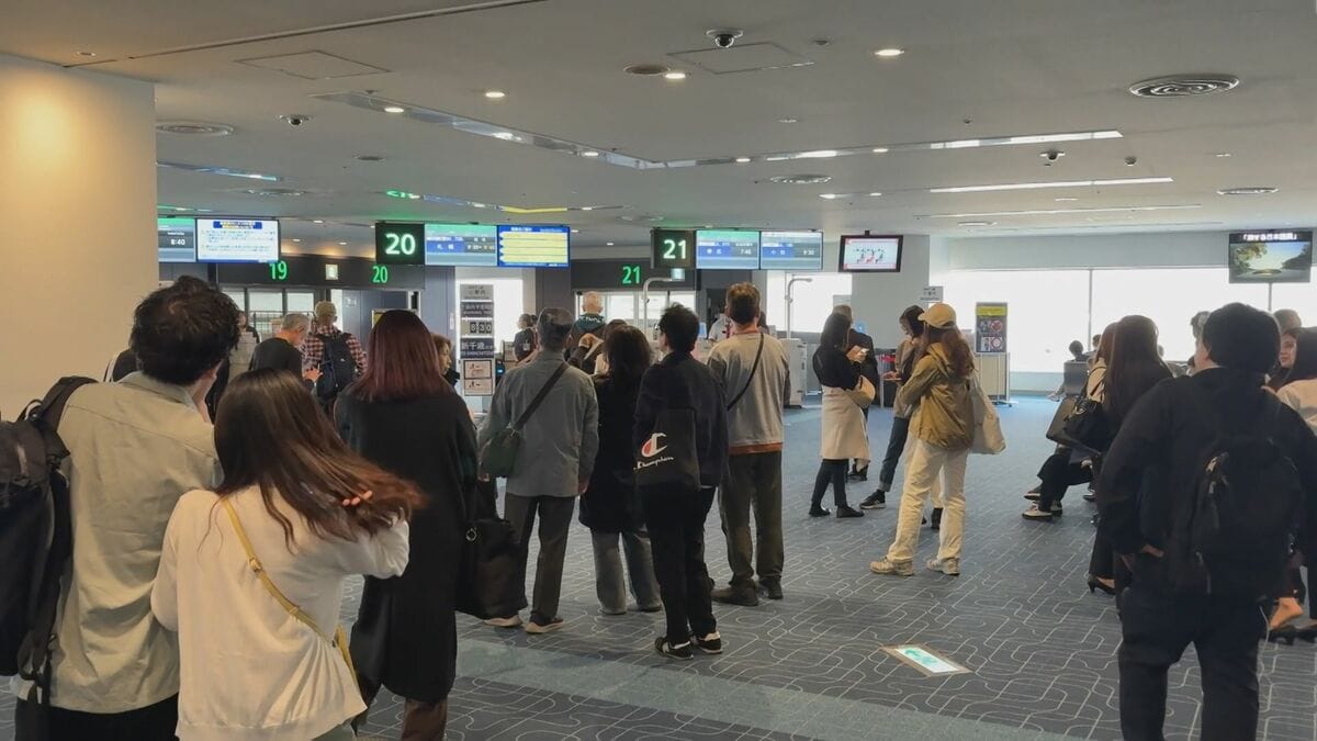 管制システムにトラブルで航空便が多数欠航に　全日空と日本航空で計208便　約3万2000人に影響（午後3時時点）