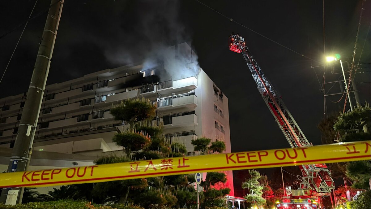 「部屋から火が出ている」神奈川県平塚市のマンションで火事 70代夫と60代妻を搬送も軽傷 焼け跡から1人の遺体 同居する夫の弟（60代）と連絡が取れず 神奈川県警