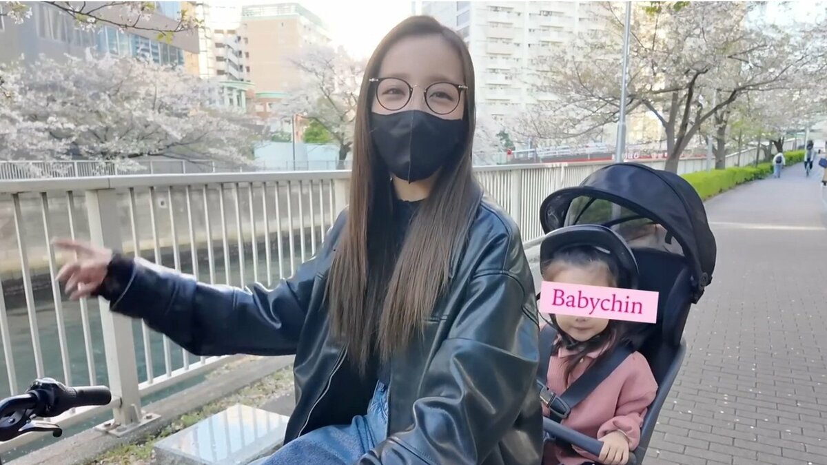 【 板野友美 】 「ベンツじゃない方のGクラス」　〝愛車〟 電動自転車でのスーパー買い出し ＆ 夕食作りの休日ルーティンを披露