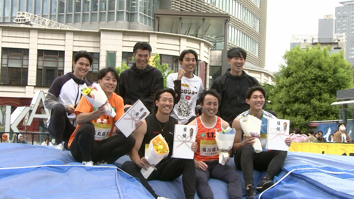 “人間が空を飛べる”都会の真ん中で棒高跳、トップアスリートが目の前で実演 観客は大興奮【ストリートボウタカ in 赤坂サカス】