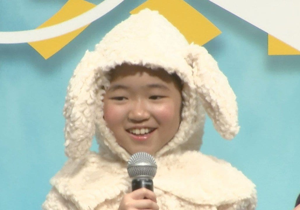 【 永尾柚乃 】　可愛らしい「ひつじ」衣装で登場も…本物の「ひつじ」さんの落とし物に困惑「スタイリストさん、ごめんなさい！」