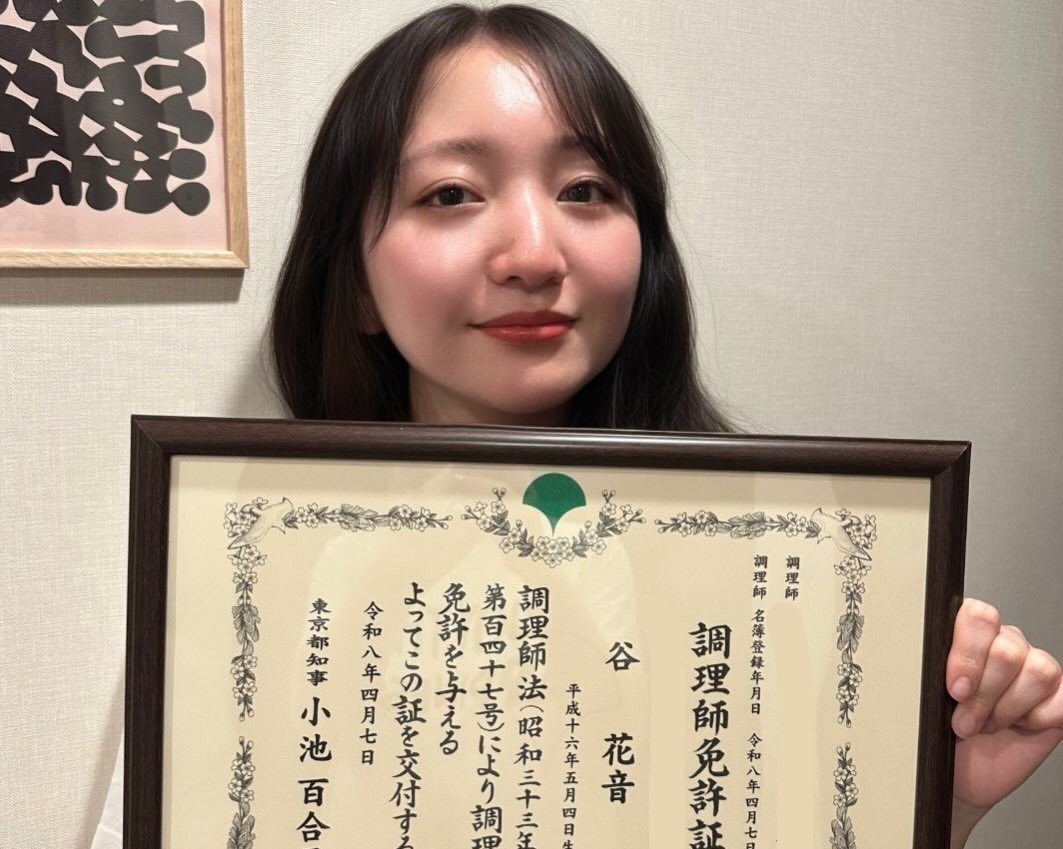 【 谷花音 】調理師免許取得を報告「2年間大学と専門学校のダブルスクールでした！！」　賞賛の声続々