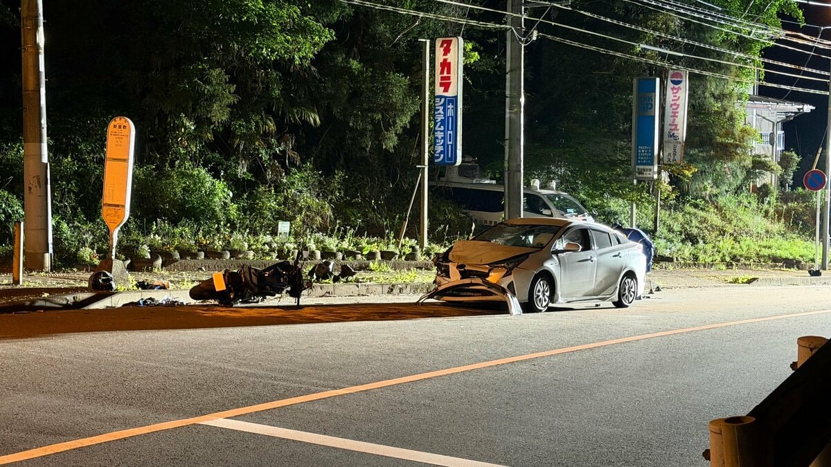 相模原市緑区でオートバイと乗用車の事故 死亡したオートバイの男性の身元判明 乗用車の運転手が車を残して現場から逃走 ひき逃げ事件として行方追う 神奈川県警