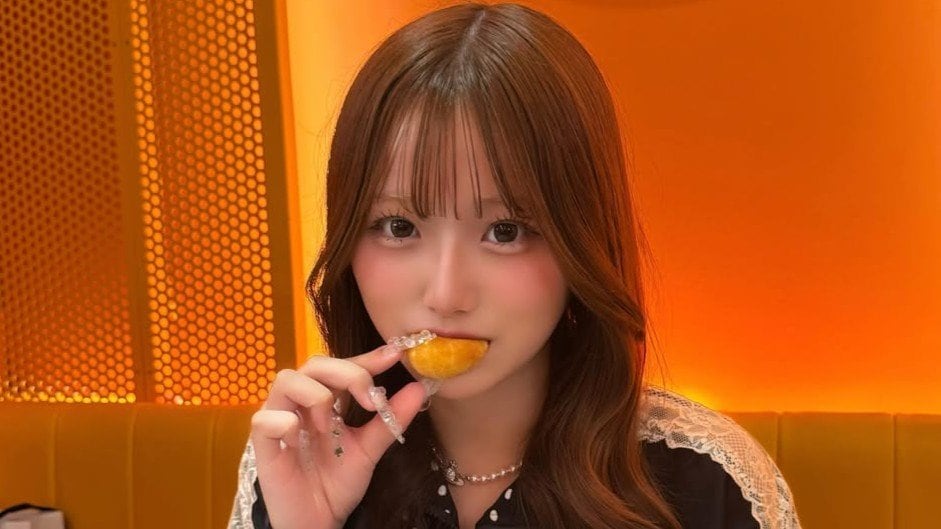 【 辻希美・長女 】希空　「おなかいっぱいたべました」　ハンバーガーショップで食事を満喫
