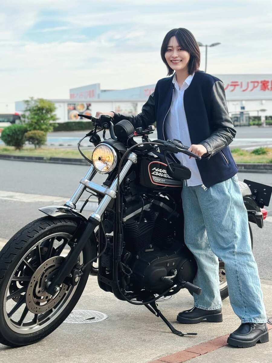 【 彩雪 】 愛車・ハーレーダビッドソンと笑顔 「直感に素直に従ってよかった」「おかげで自分が望んだ最短スピードで今の愛車と出会うことができた!」