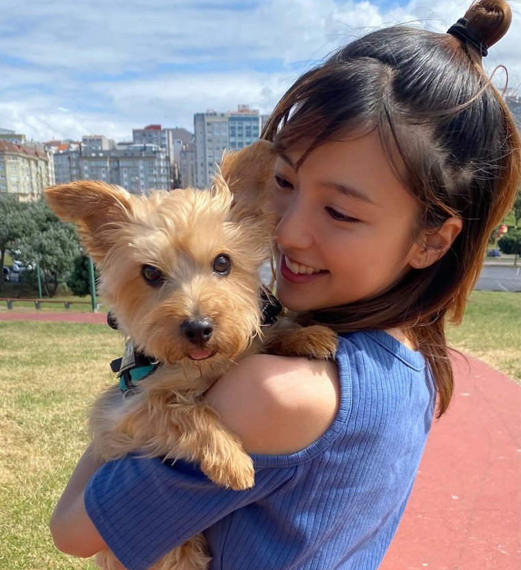 【 真野恵里菜 】 愛犬との別れを報告 「家族であり親友であり相棒であり 本当に大切で愛おしくてものすごく大きな存在」「今はただただ寂しくて悲しい」