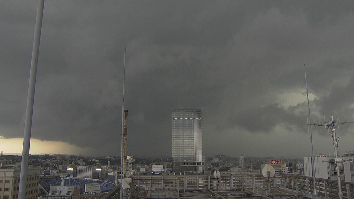 横浜などでゲリラ雷雨　一時1万軒が停電　落雷も