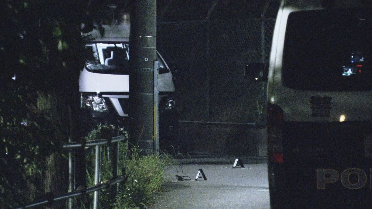 町田市で男性が乗用車にひき逃げされ意識不明の重体　現場から約600メートルの場所で50代男が酒気帯び運転疑いで現行犯逮捕　ひき逃げ事件との関連捜査　警視庁