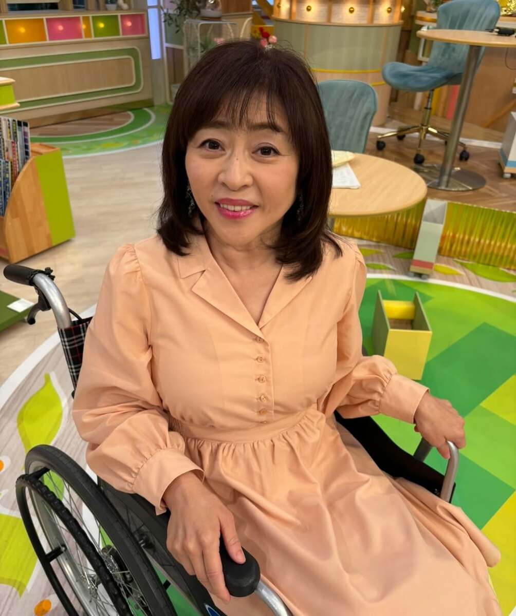 【松本明子】 車いす姿の写真を公開「歩けるようになるまであと一踏ん張りですね」