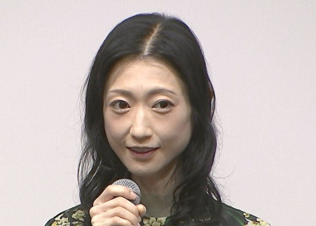 【 壇蜜 】 「季節の変わり目のせいか、気圧のイタズラのせいか、 最近頭痛がするなぁ……と感じるコトが普段よりちょっと増えた気がします」