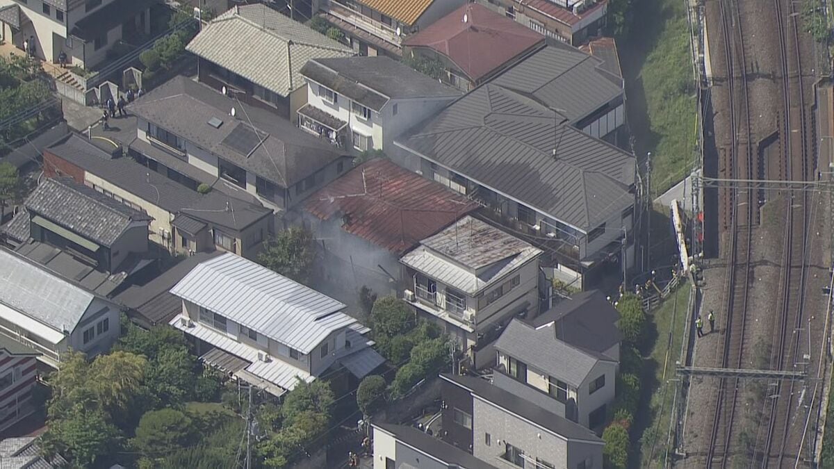 【速報】東京・吉祥寺で沿線火災 京王井の頭線が一時運転見合わせ