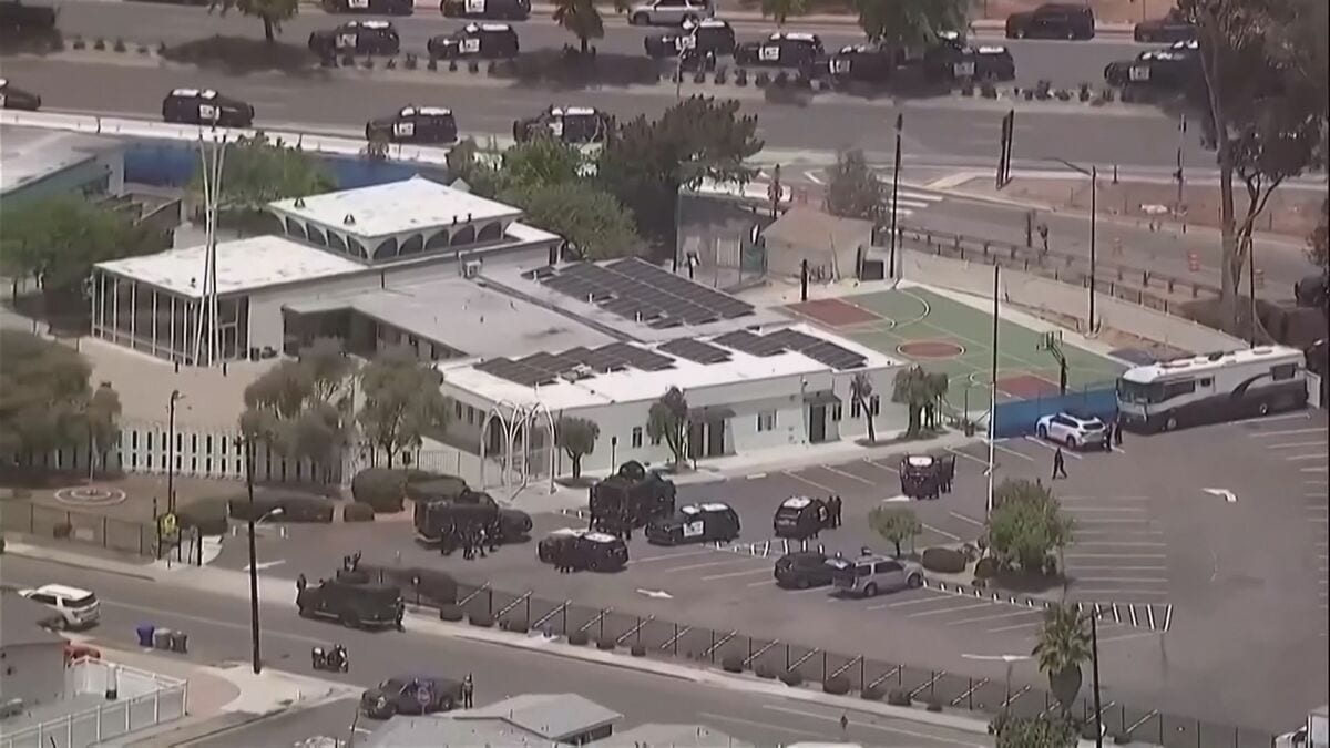 米西部カリフォルニア州サンディエゴのモスクで銃撃 警備員ら3人が死亡 10代の容疑者2人も死亡した状態で発見