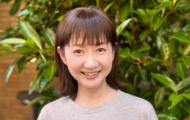 【 がん闘病 】古村比呂さん　「このまっすぐな髪型は　今現在　自分では出来ない髪型なのです」　帯状疱疹で抜けた髪が「抗がん剤の影響でクリクリの癖毛＆短い」