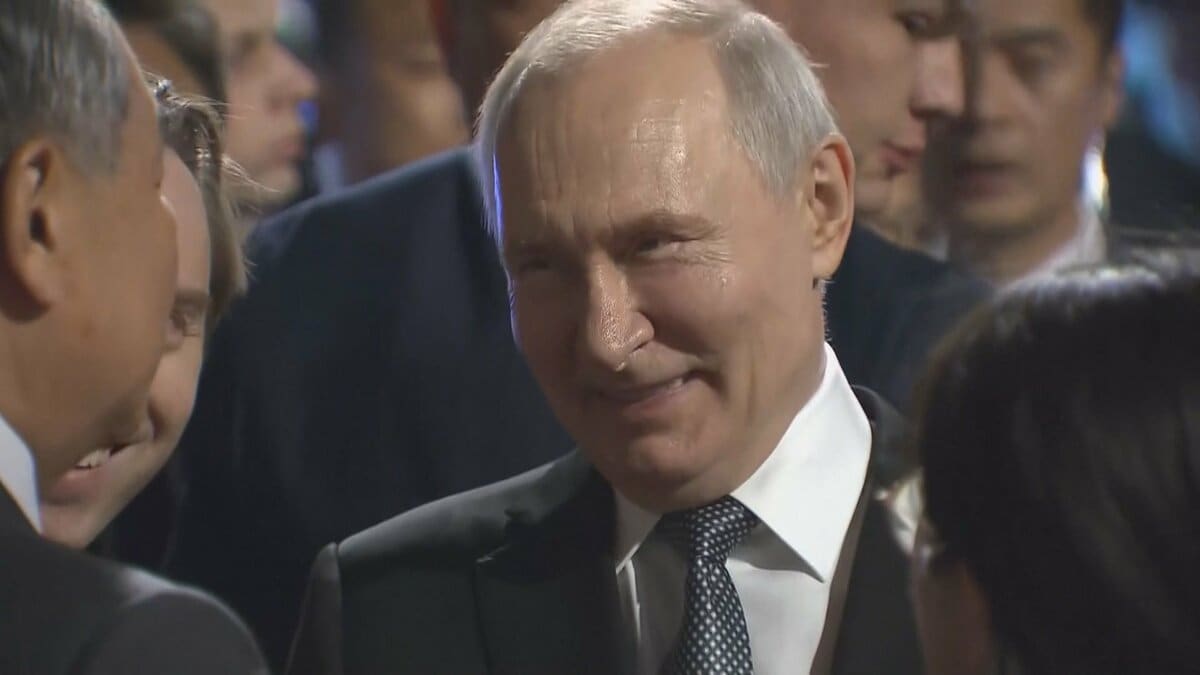 プーチン大統領が北京到着 習近平国家主席と首脳会談へ
