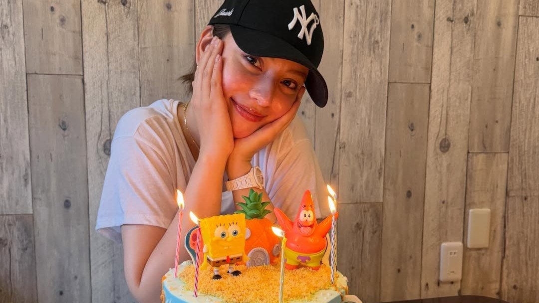 【 滝沢カレン 】〝お誕生日あたりは沖縄〟〝行けるだけ行くほど好き〟グルメ満喫＆「毎朝起きるたびに今日も1日大冒険の始まりダァ」