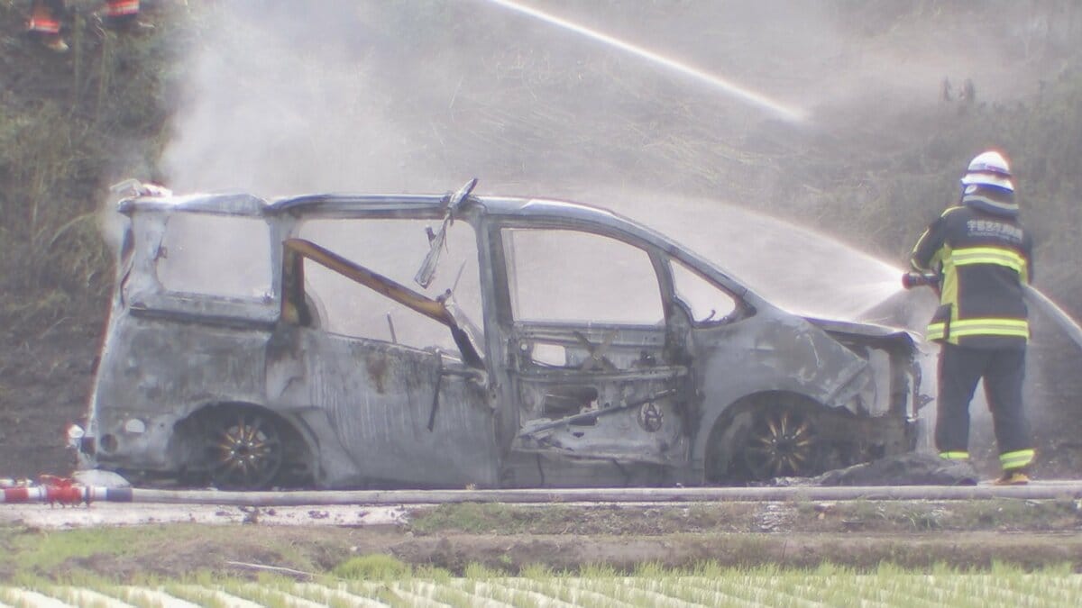 栃木・宇都宮市で車両火災　焼け跡から身元不明の遺体見つかる