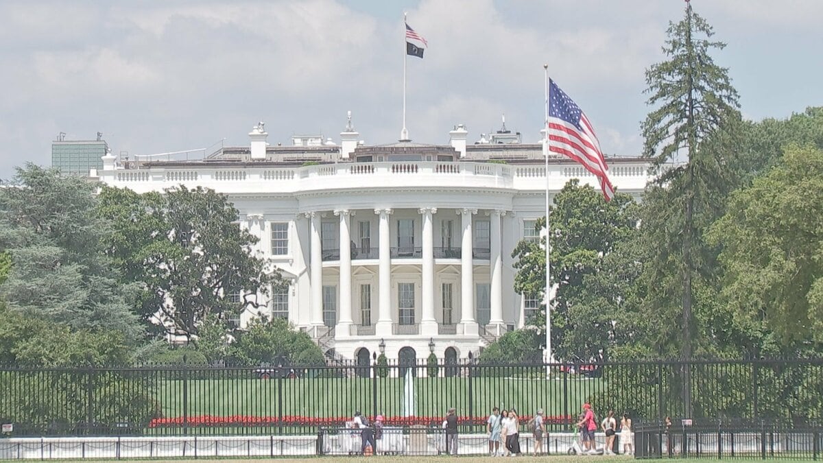 トランプ政権 永住権の申請に新指針 母国の大使館での手続きを義務付け
