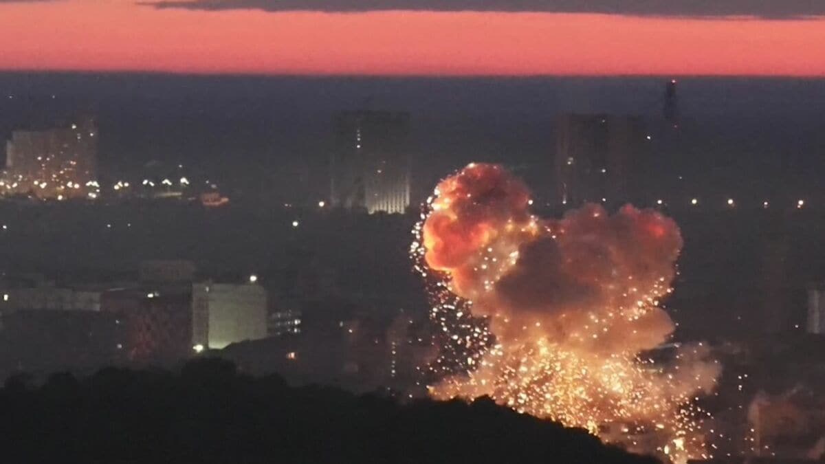 ロシアがウクライナ・キーウなどに新型の中距離弾道ミサイル「オレシュニク」で大規模攻撃か　ゼレンスキー大統領が明らかに